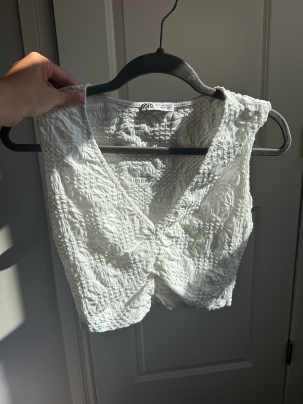 ZARA White Textured Cropped V Neck Tank Top